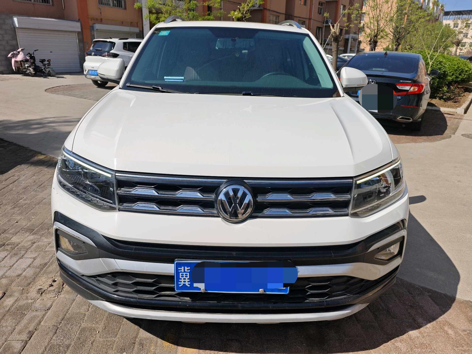 Volkswagen T-Cross 2020 car image #2