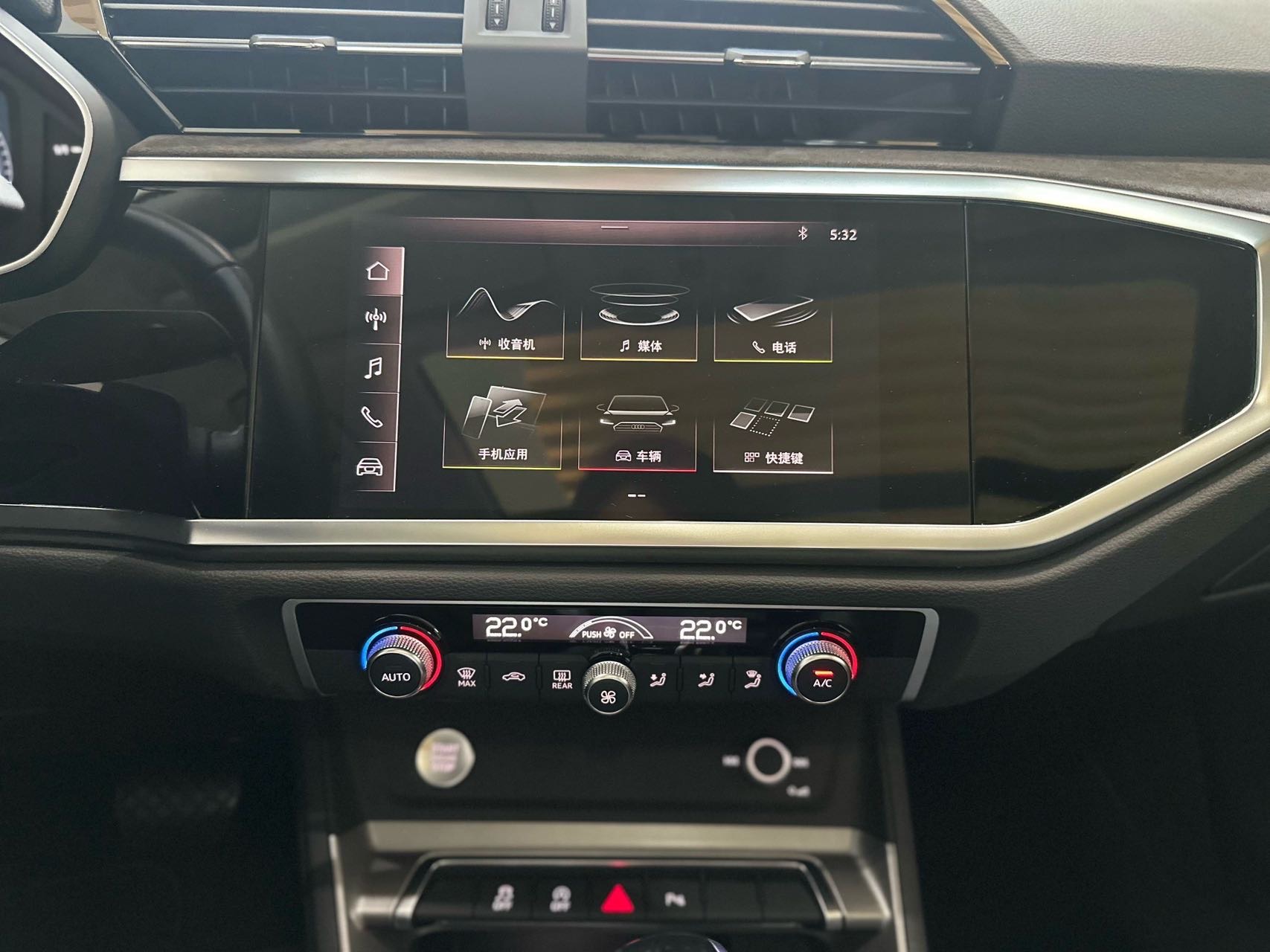 Audi Q3 2021 car image #9