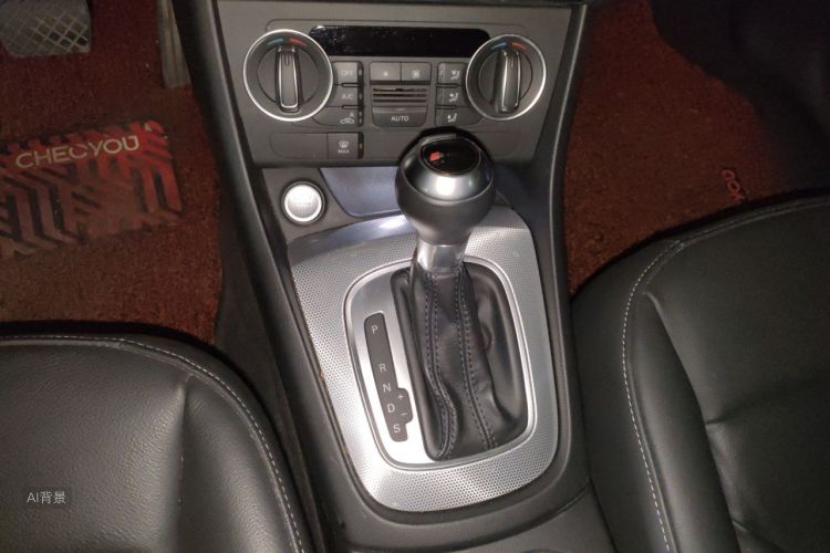 Audi Q3 2019 car image #16