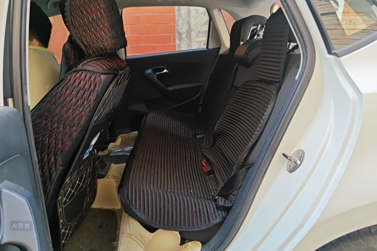 Volkswagen Polo 2015 car image #19