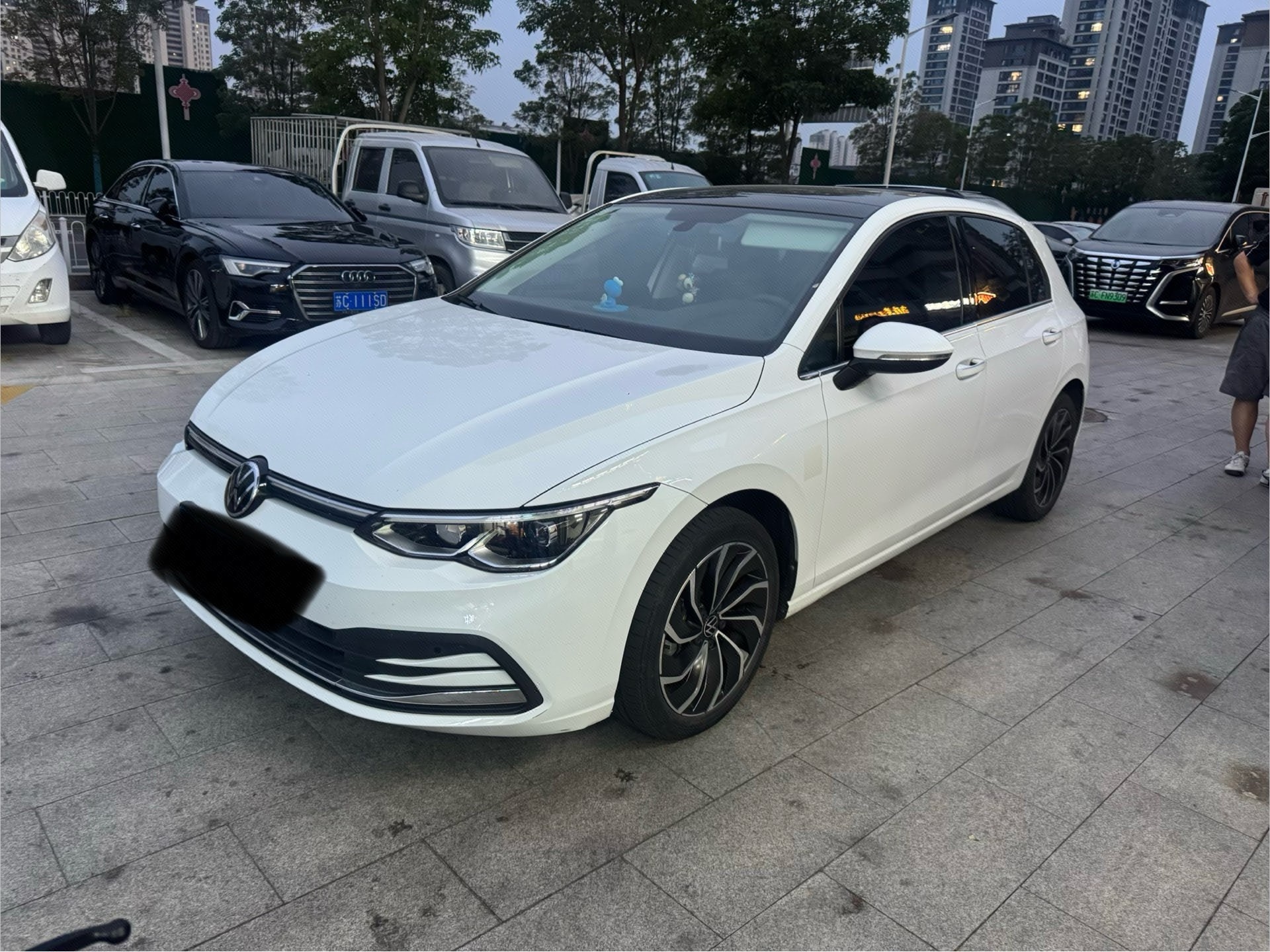 Volkswagen Golf 2023 car image 