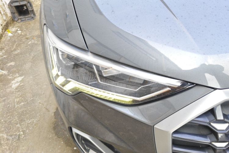 Audi Q3 2021 car image #8