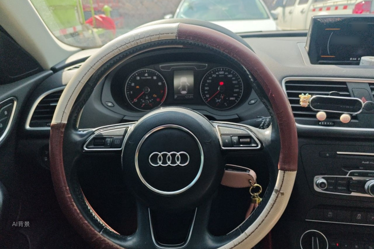 Audi Q3 2018 car image #12
