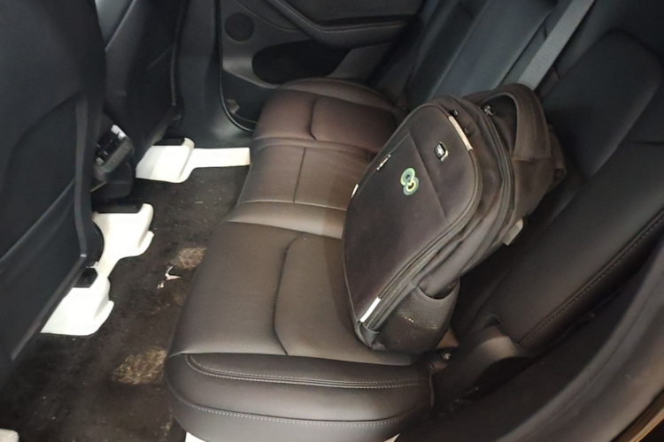 Tesla Model Y 2023 car image #17