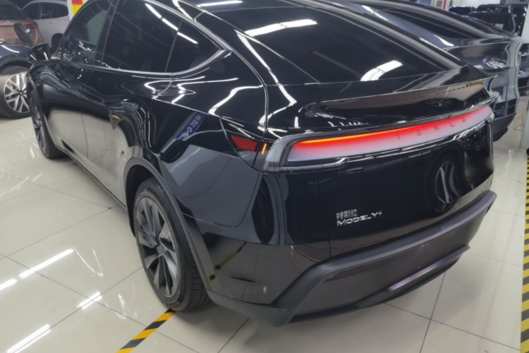 Tesla Model Y 2025 #5 Tesla Model Y 2025 car image #5