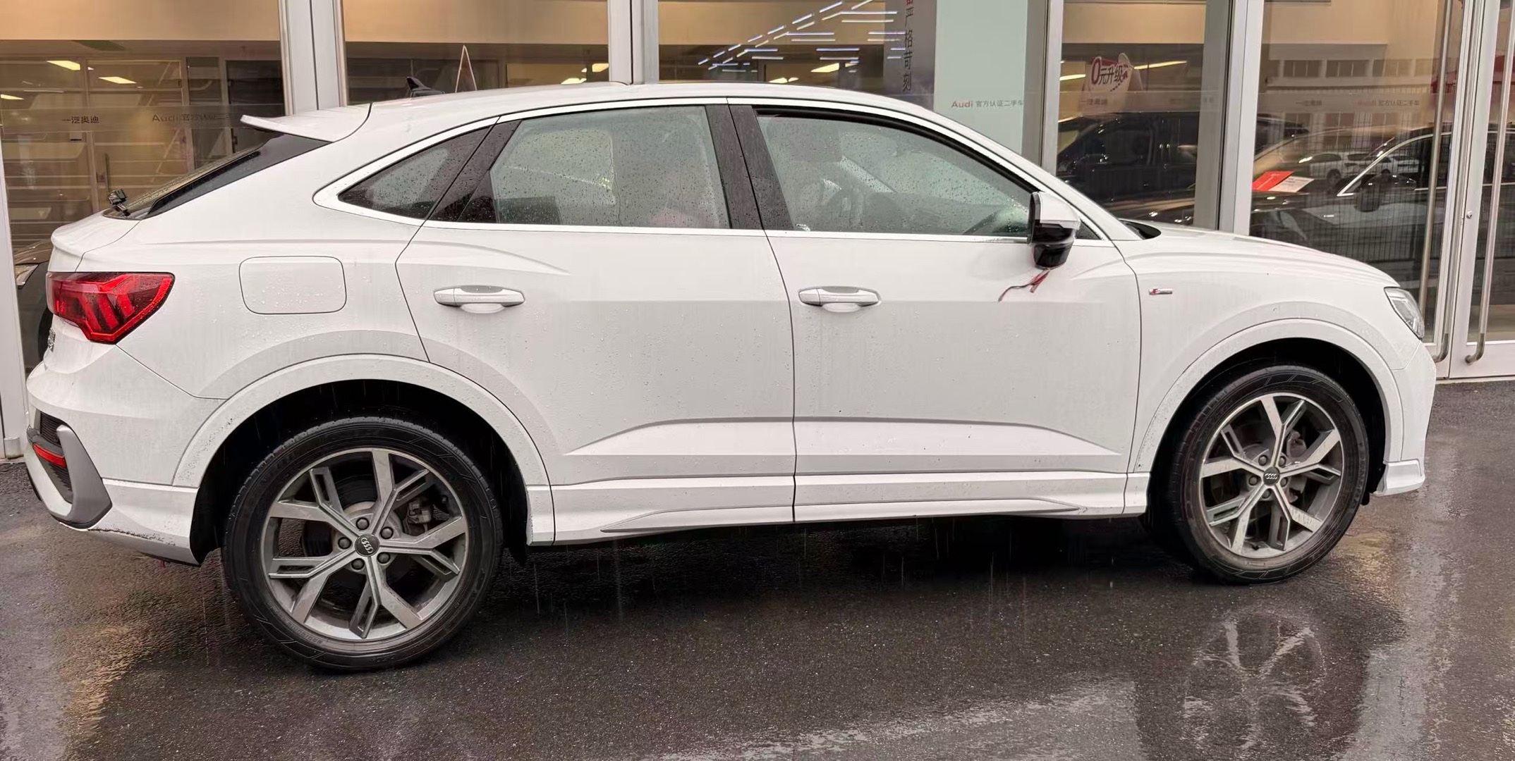 Audi Q3 2021 car image #2