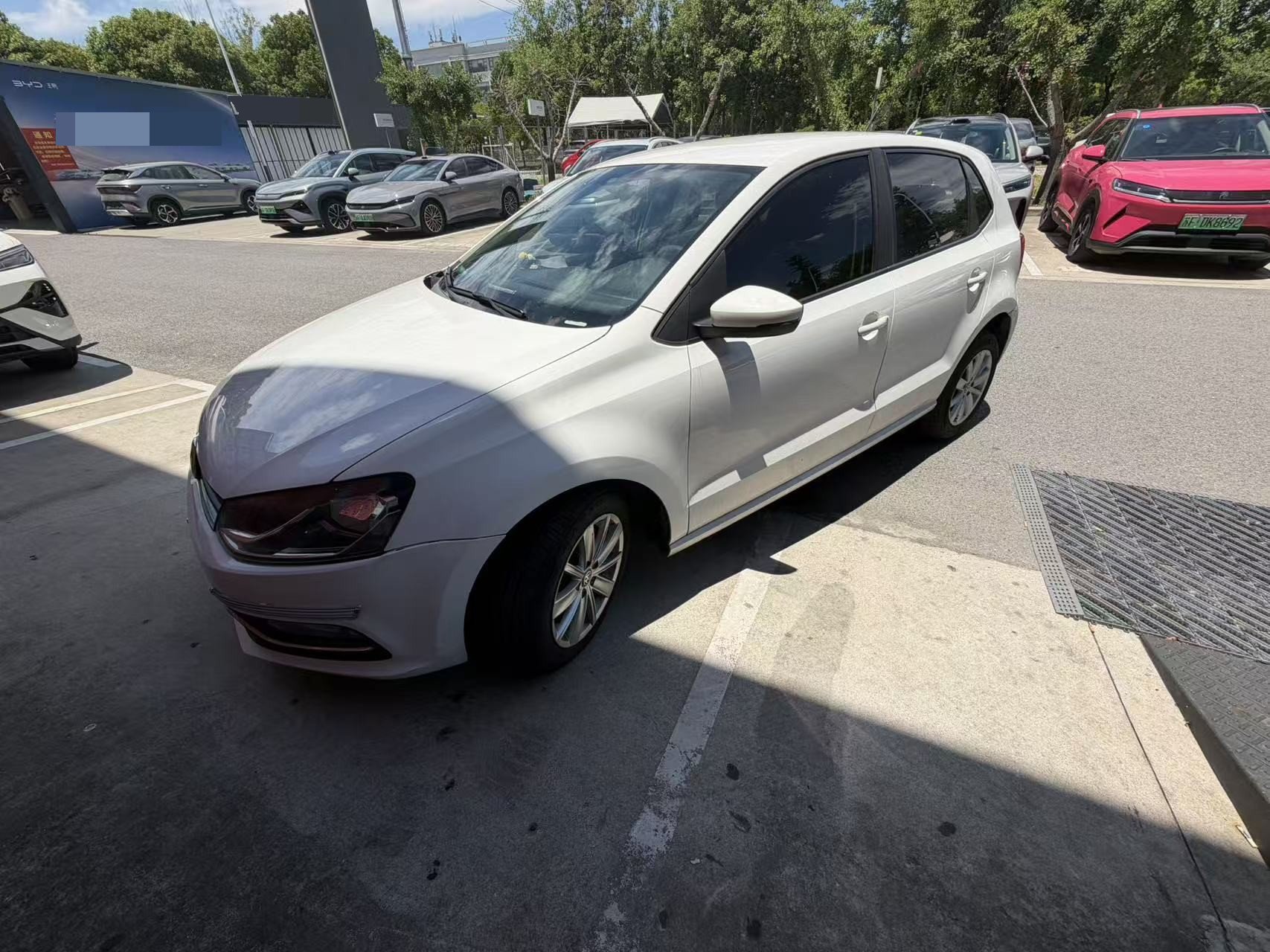 Volkswagen Polo 2015 car image 