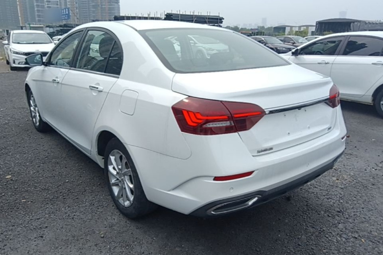 GEELY Emgrand 2021 изображение автомобиля #5