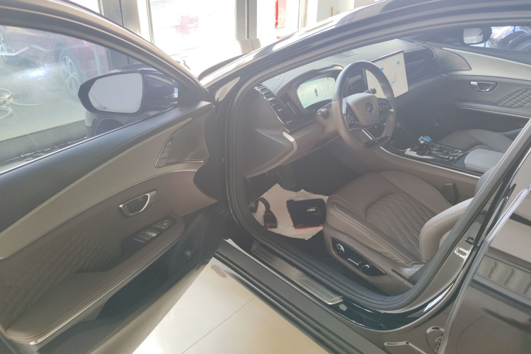 BYD Han 2023 car image #16