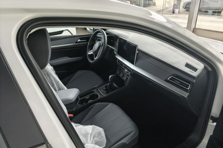 Volkswagen Lavida 2025 car image #9