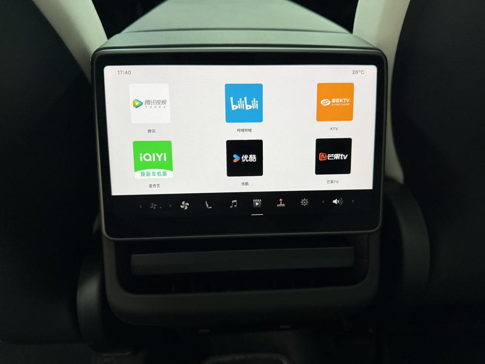 Tesla Model Y 2025 #5 Tesla Model Y 2025 immagine di auto #5