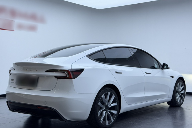 Tesla Model 3 2024 car image #7