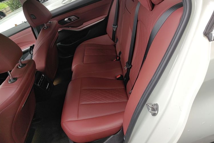 BMW 3 Series 2024 car image #17