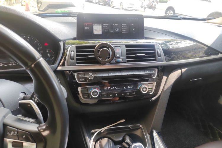 BMW 3 Series 2018 car image #15