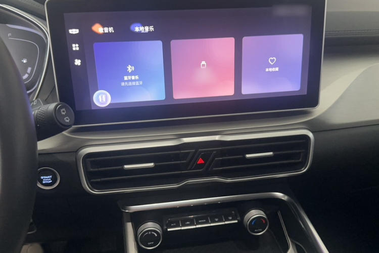 GEELY Coolray 2024 car image #12