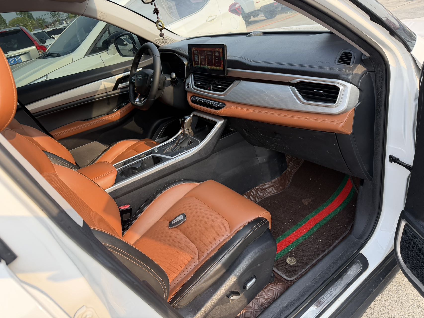 GEELY Vision X6 2019 image de voiture #5