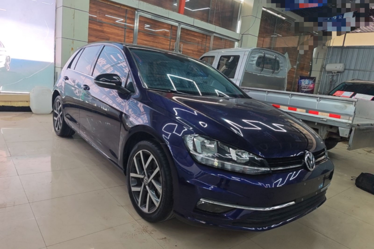 Volkswagen Golf 2020 car image #6