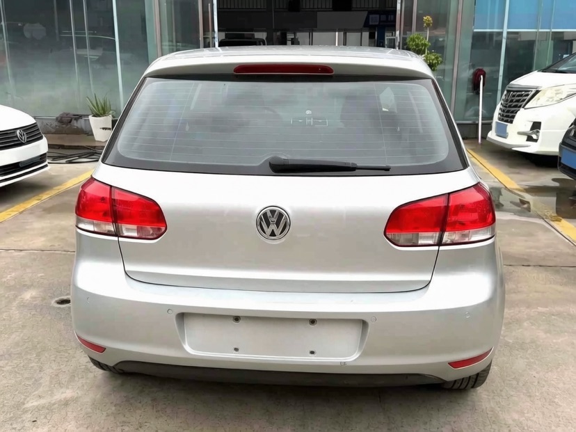 Volkswagen Golf 2010 immagine di auto #5