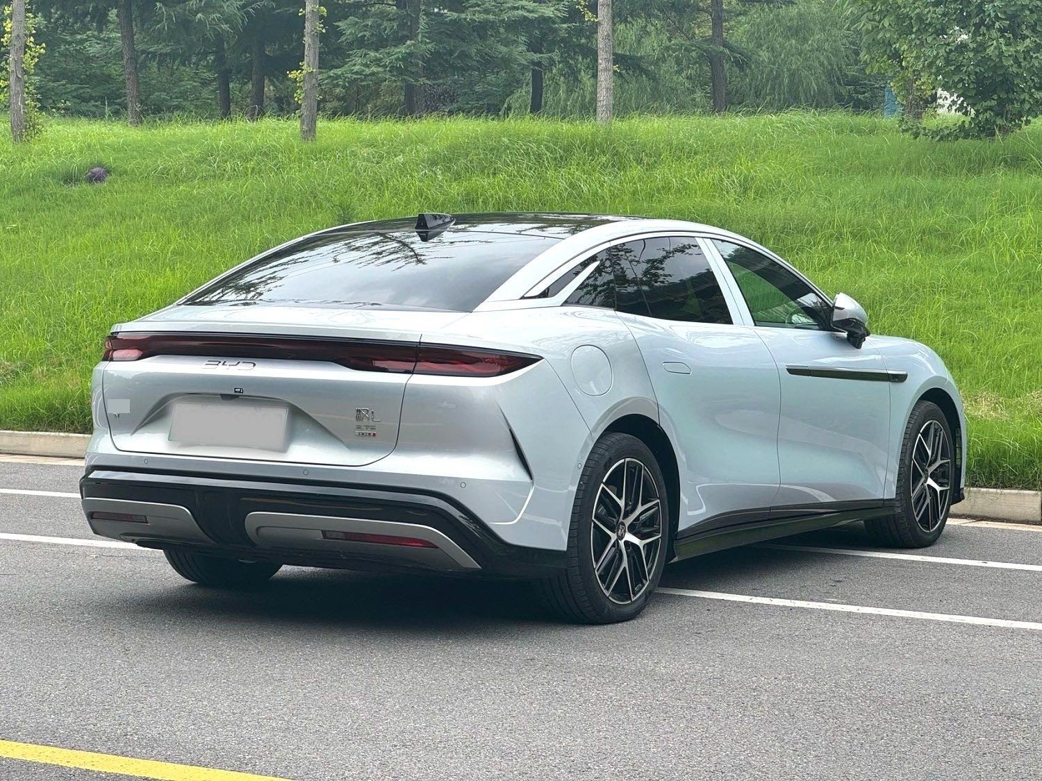 BYD HanL 2025 car image #9