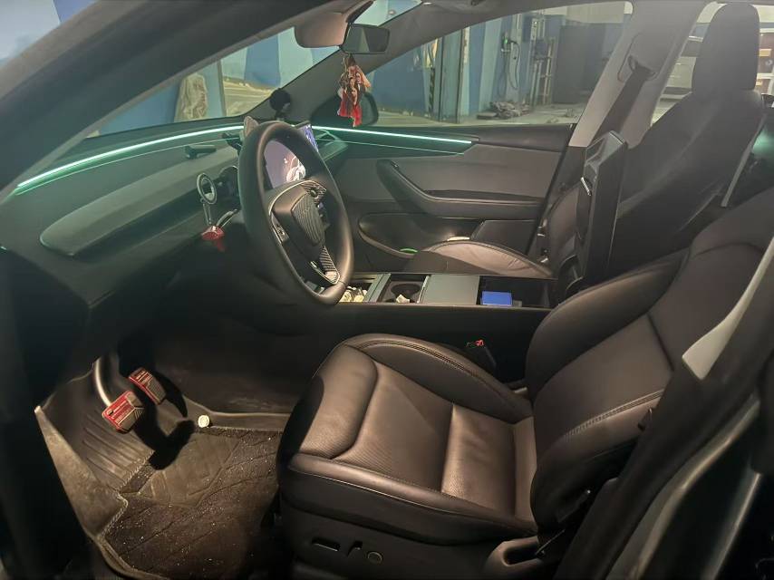 Tesla Model Y 2025 #5 Tesla Model Y 2025 car image #5