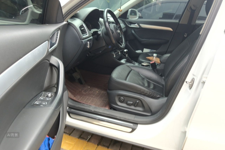Audi Q3 2015 car image #18