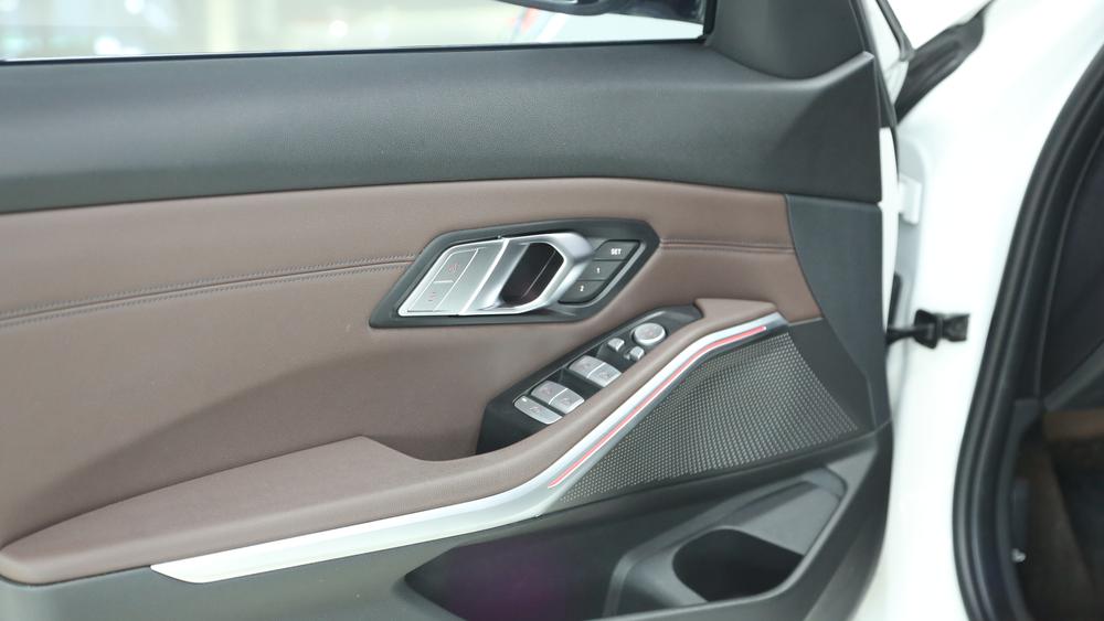 BMW 3 Series 2019 imagen de coche #23