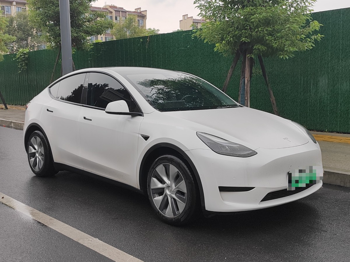 Tesla Model Y 2022 صورة سيارة #3