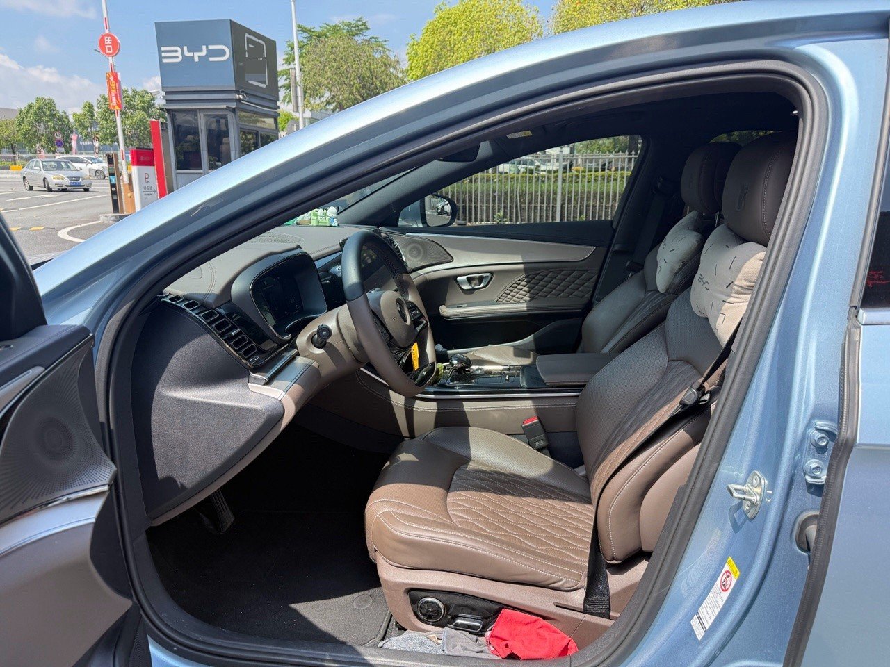 BYD Han 2023 car image #3