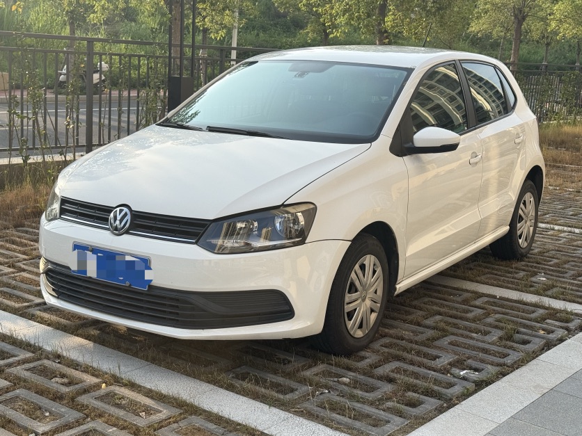 Volkswagen Polo 2016 car image 