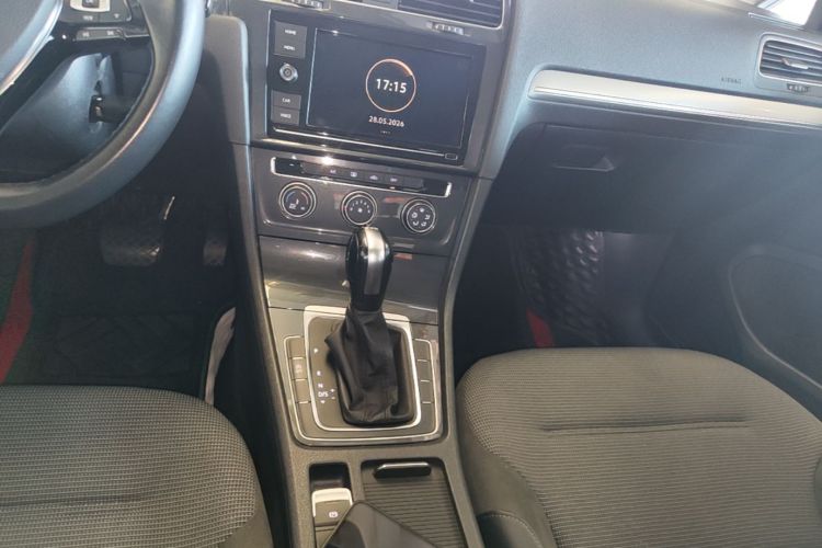 Volkswagen Golf 2019 car image #14