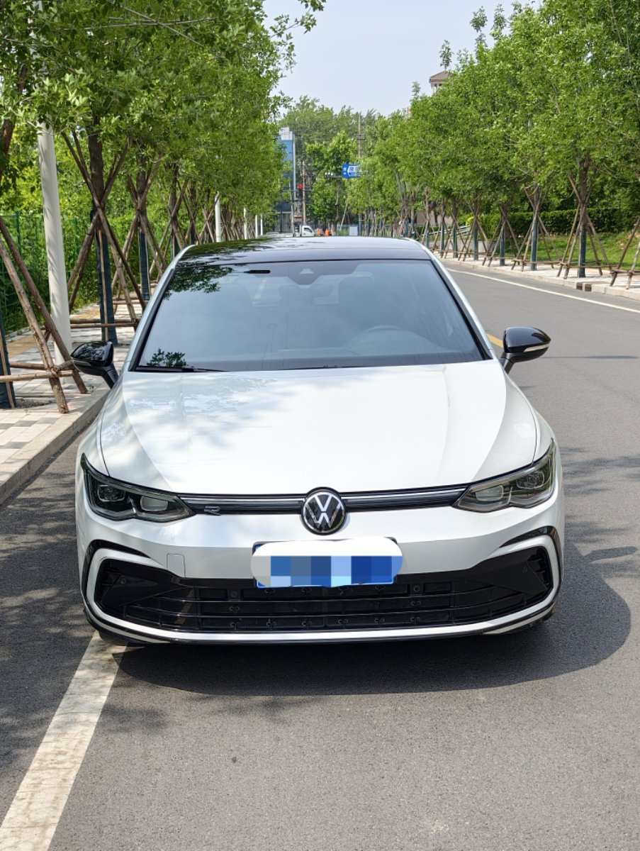 Volkswagen Golf 2022 car image #2