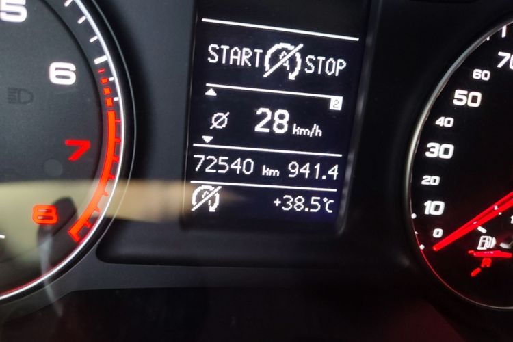 Audi Q3 2017 car image #14
