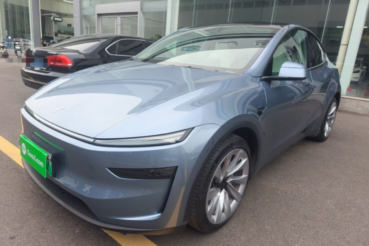 Tesla Model Y 2025 #2 Tesla Model Y 2025 car image #2