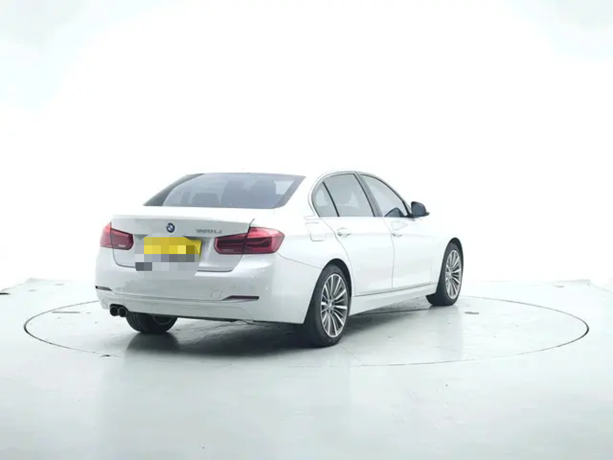 BMW 3 Series 2018 immagine di auto #2