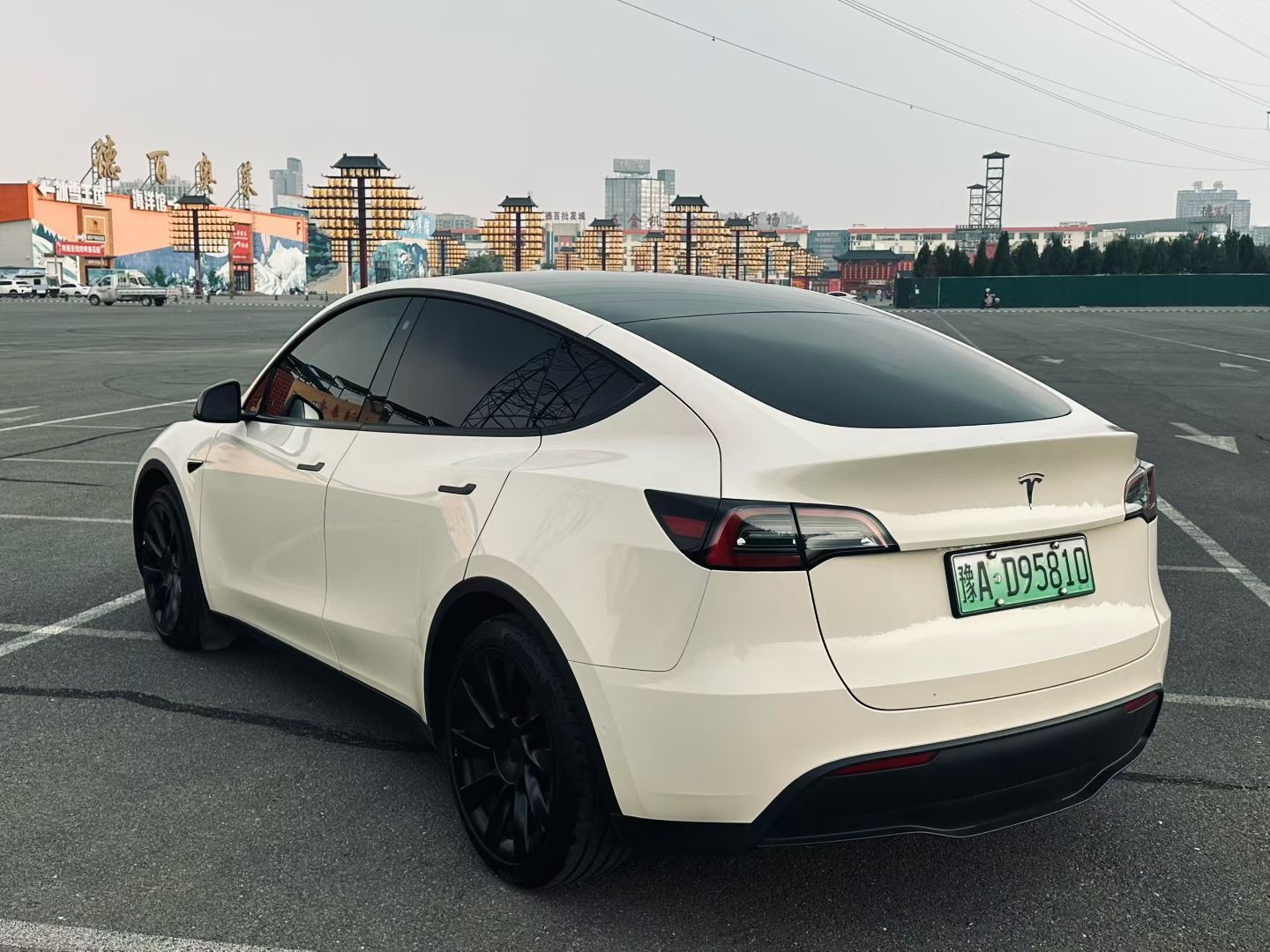 Tesla Model Y 2021 #4 Tesla Model Y 2021 car image #4