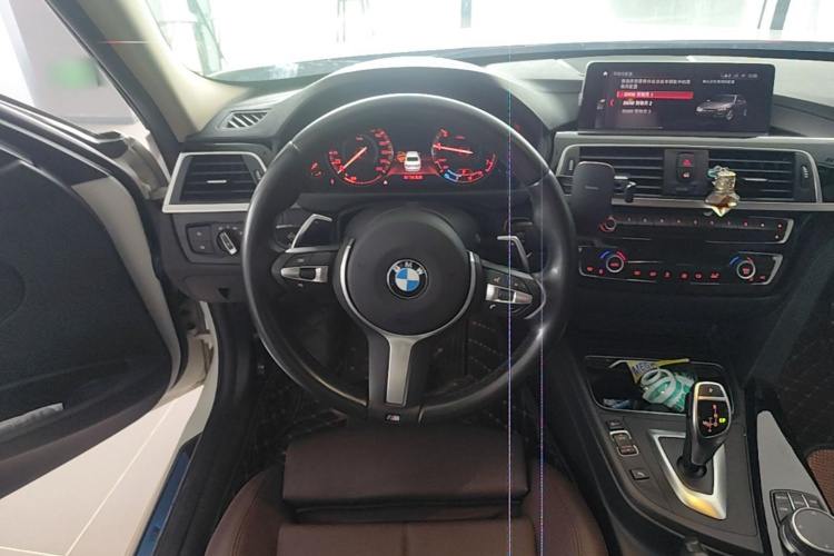 BMW 3 Series 2018 car image #11