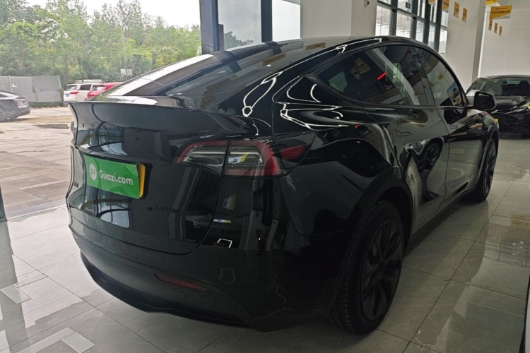 Tesla Model Y 2024 #7 Tesla Model Y 2024 car image #7
