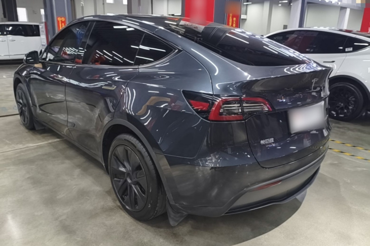 Tesla Model Y 2025 #7 Tesla Model Y 2025 car image #7