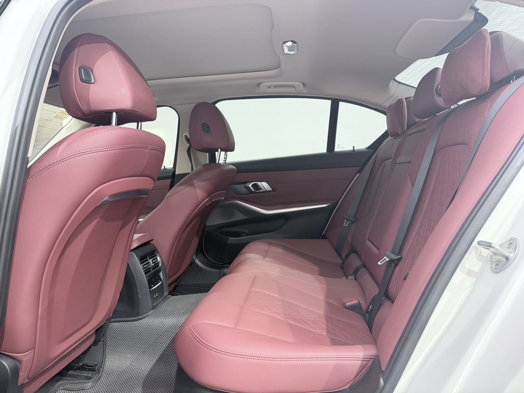 BMW 3 Series 2022 car image #9