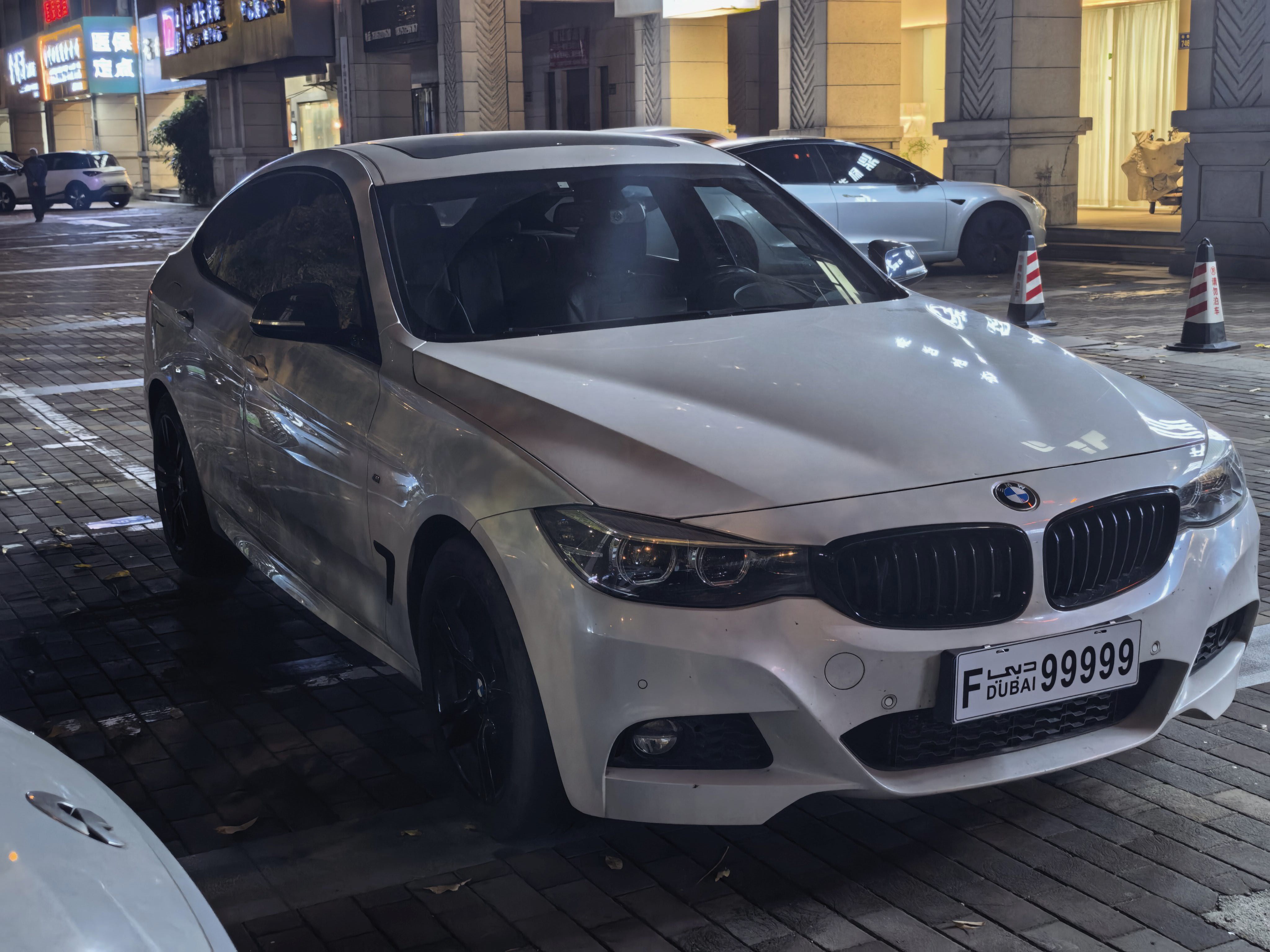 BMW 3 Series GT 2019 #2 BMW 3 Series GT 2019 car image #2