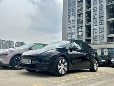 Tesla Model Y 2023 car image 