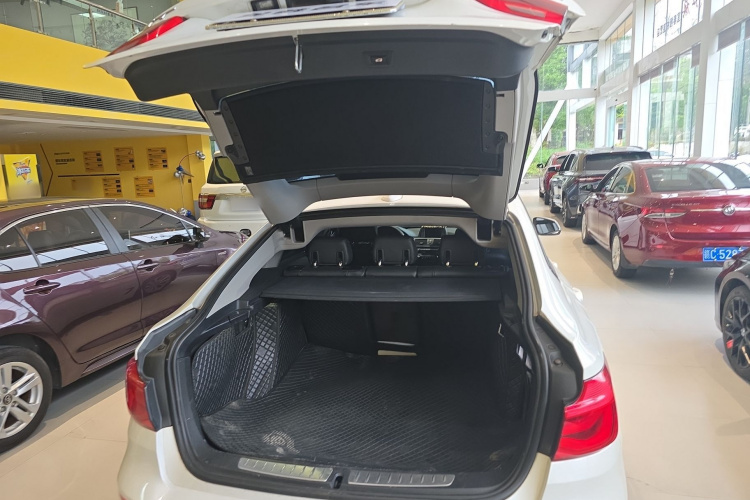 BMW 3 Series GT 2018 car image #19