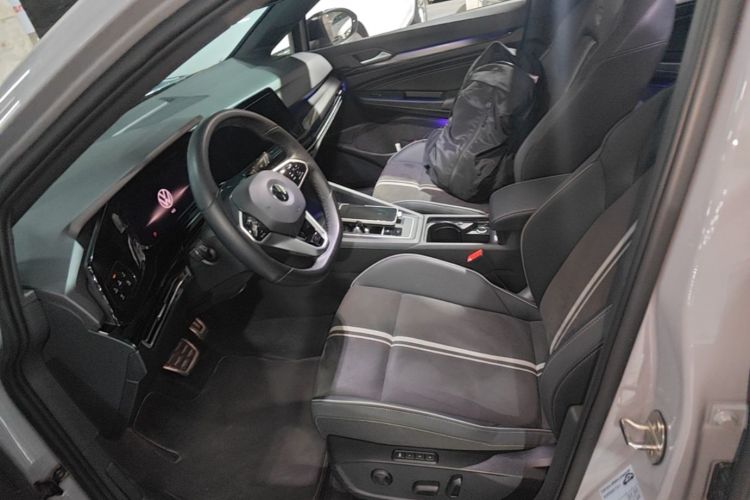 Volkswagen Golf 2023 car image #15