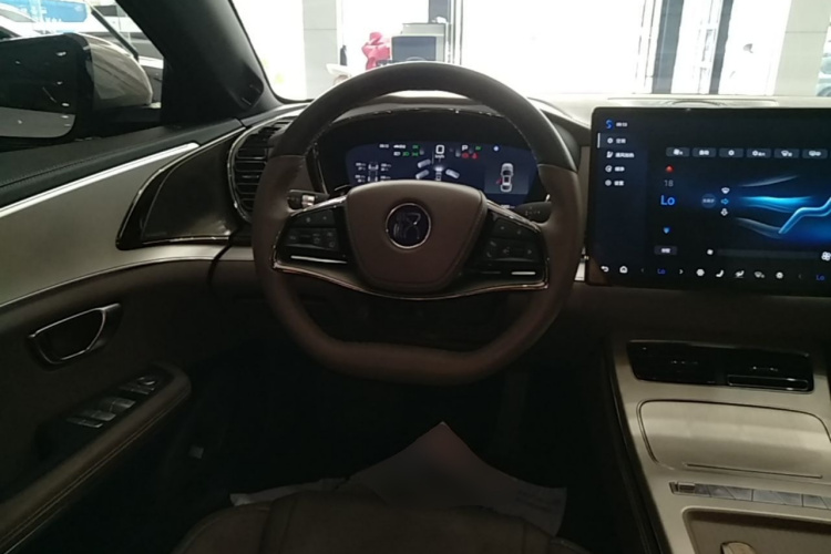 BYD Han 2025 car image #15