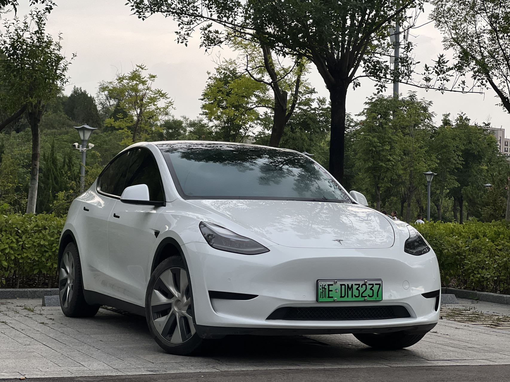 Tesla Model Y 2022 car image #3