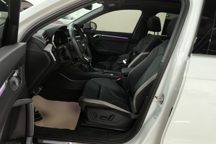 Audi Q3 2024 car image #15