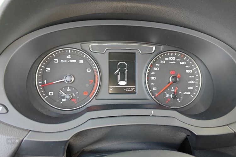 Audi Q3 2019 car image #13