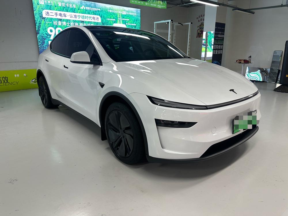 Tesla Model Y 2026 car image #3