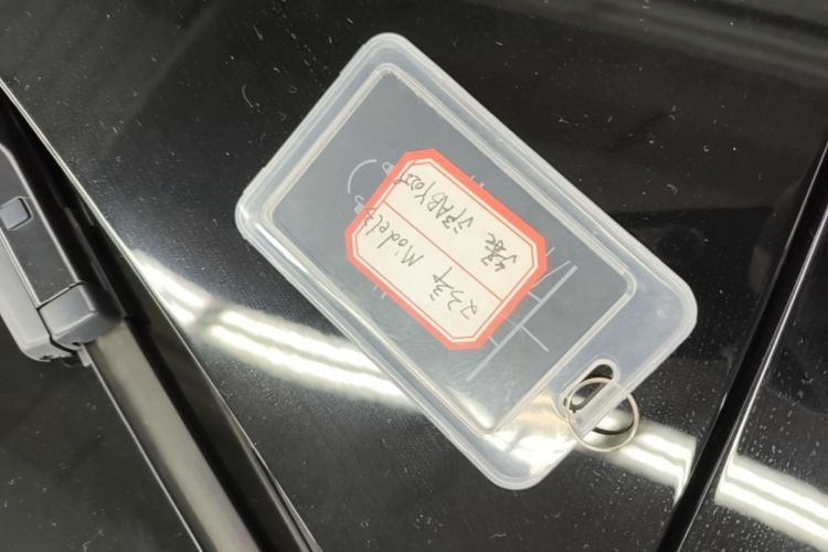 Tesla Model 3 2023 car image #9