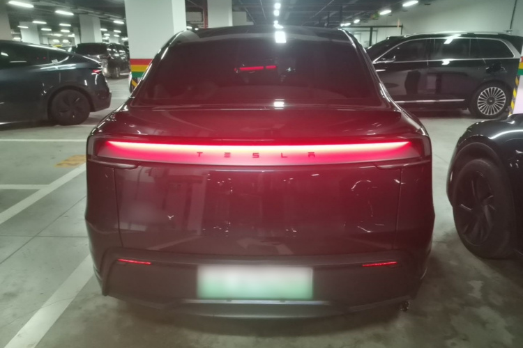 Tesla Model Y 2025 #6 Tesla Model Y 2025 immagine di auto #6